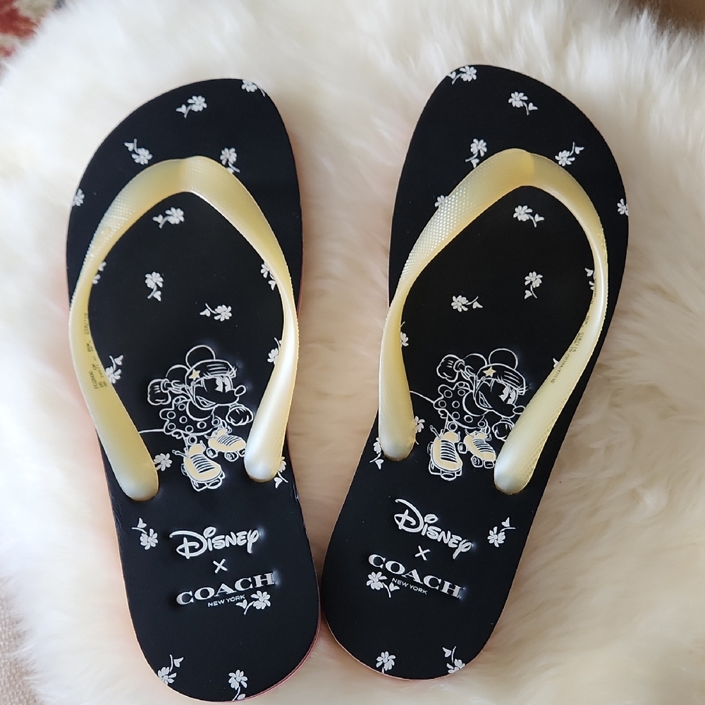 Adorable NWOT Disney X Coach Rollerblading Minnie Mouse Flip Flops ♥️🐭🖤🎁
